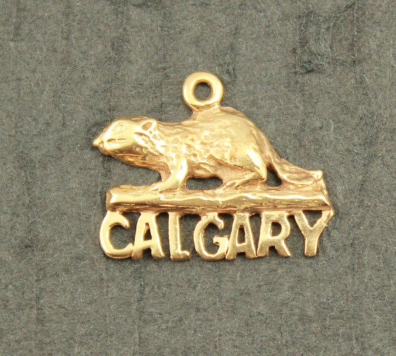 Vintage 14 k Yellow Gold Calgary Beaver Charm Pendant 1.54 Grams - Laura Wilson Gallery 
