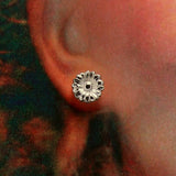 Daisy Flower Magnetic Non Pierced Clip Or Pierced Earrings In Silver Or Gold - Laura Wilson Gallery 