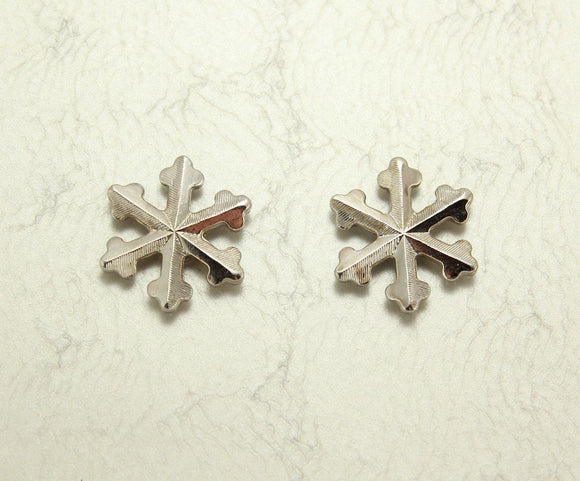Silver Snowflake Magnetic Clip Non Pierced Earring - Laura Wilson Gallery 