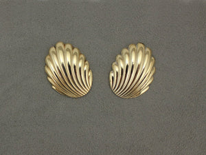 Gold Scallop Shell Magnetic Earrings - Laura Wilson Gallery 